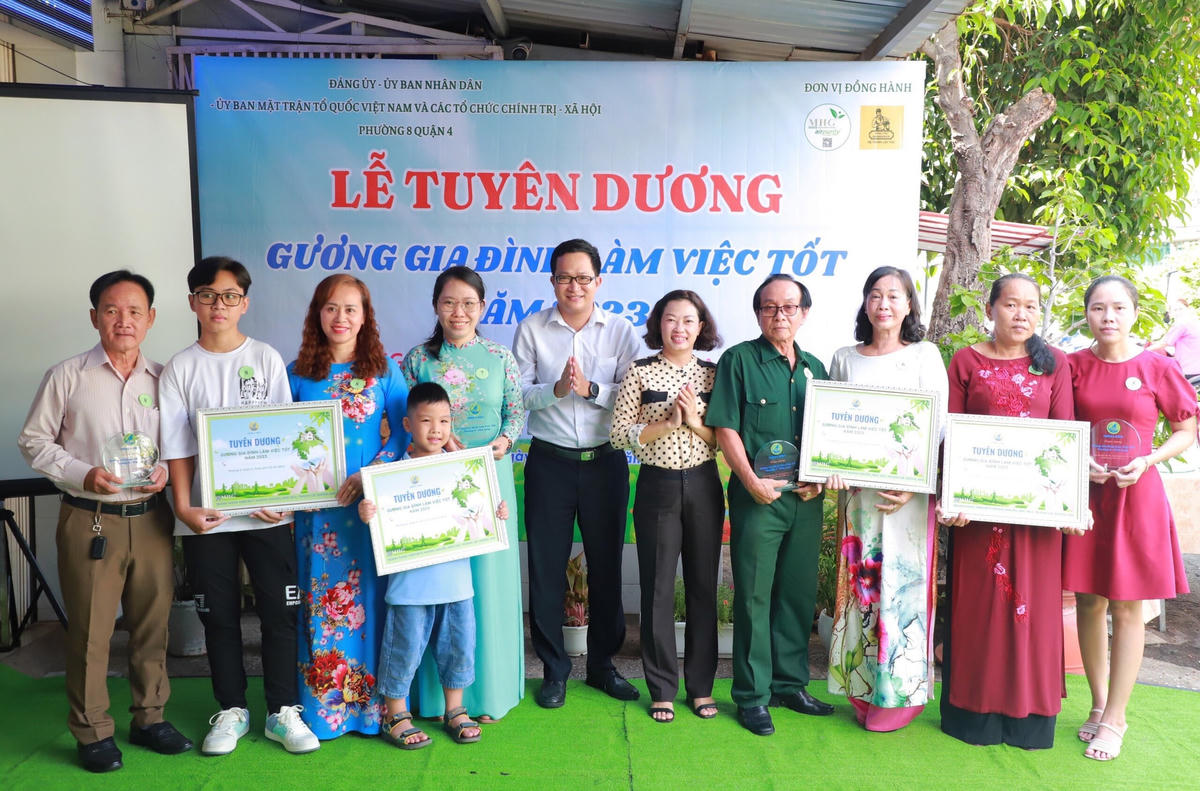 Tuyên dương 14 gương 'Gia đình làm việc tốt' năm 2023