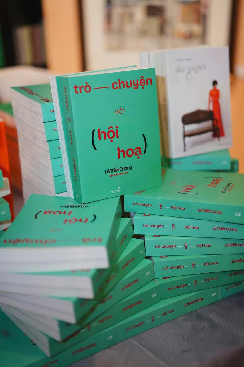 bia sach Tro chuyen voi hoi hoa Hs Le Thiet Cuong
