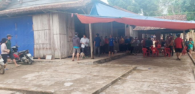 Chính quyền địa phương và người dân tổ chức hậu sự cho ông H.Đ.S.