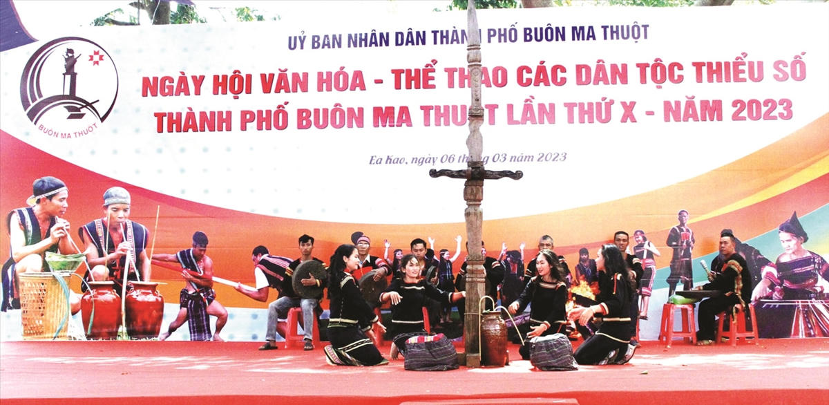 Nghi lễ mời rượu của người Ê Đê tại xã Ea Kao, Tp. Buôn Ma Thuột.