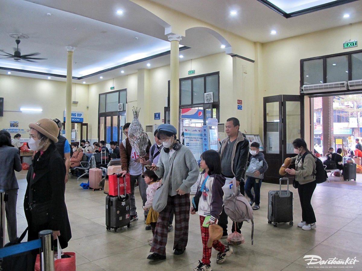 W_ga_ha_noi-le-khanh10.jpg