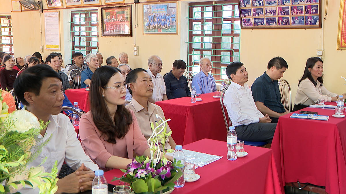 Chủ tịch Ủy ban MTTQ tỉnh Đỗ Việt Anh dự Ngày hội Đại đoàn kết toàn dân tộc tại phố Bắc Sơn.