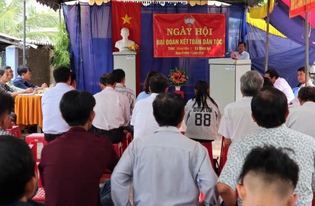 Cán bô và nhân dân tham dự “Ngày hội Đại đoàn kết toàn dân tộc”.