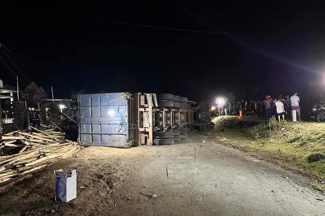 Nơi xe tải BKS: 76C-065.94 bị lật.