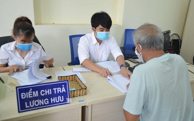 Lương hưu thấp nhiều người về hưu không đủ sống.