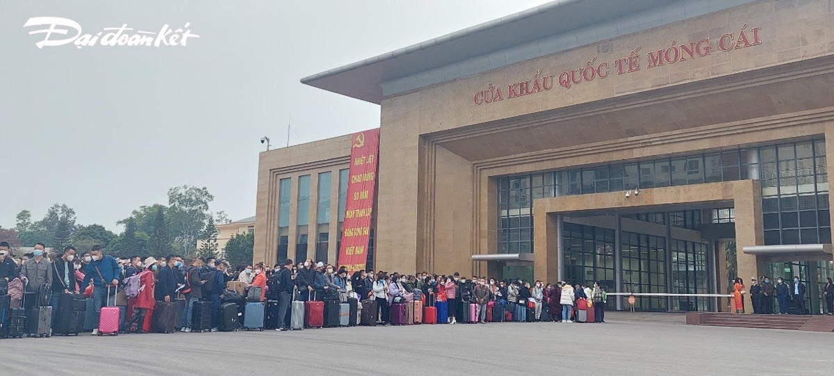 Đã có gần 900 lượt người xuất nhập cảnh qua Cửa khẩu Quốc tế Móng Cái.