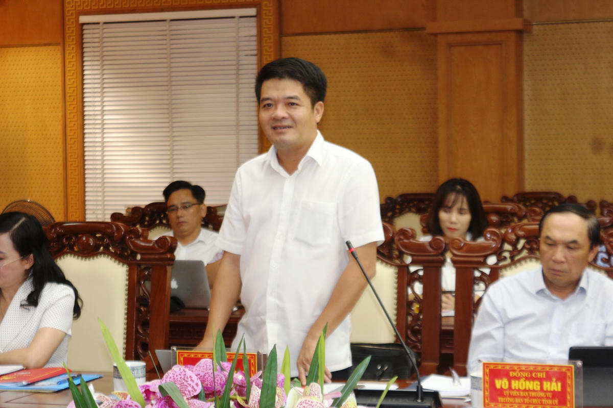 Chủ tịch Ủy ban MTTQ Việt Nam tỉnh Hà Tĩnh Trần Nhật Tân chia sẻ một số kinh nghiệm, triển khai mô hình phát huy sức mạnh khối đại đoàn kết toàn dân.