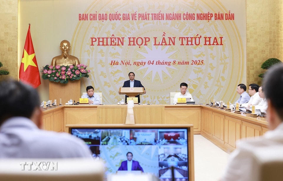 Thủ tướng Phạm Minh Chính chủ trì phiên họp lần thứ hai của Ban Chỉ đạo Quốc gia về phát triển ngành công nghiệp bán dẫn. (Ảnh: Dương Giang/TTXVN) ttxvn-thu-tuong-bcd-cong-nghiep-ban-dan-7.jpg