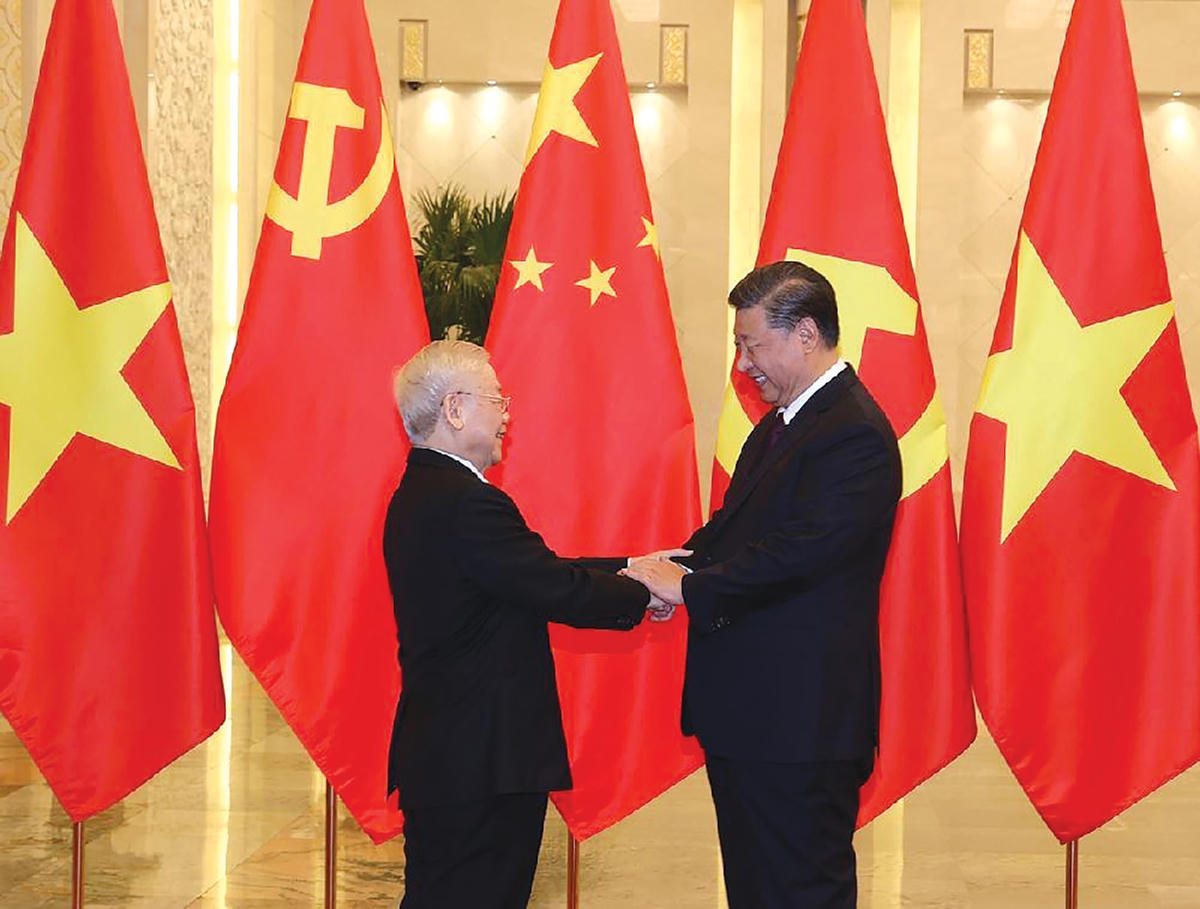 Tổng Bí thư, Chủ tịch Trung Quốc Tập Cận Bình đón Tổng Bí thư Nguyễn Phú Trọng tại Đại lễ đường nhân dân Trung Hoa, Bắc Kinh ngày 31/10/2022. Ảnh: TTXVN.  