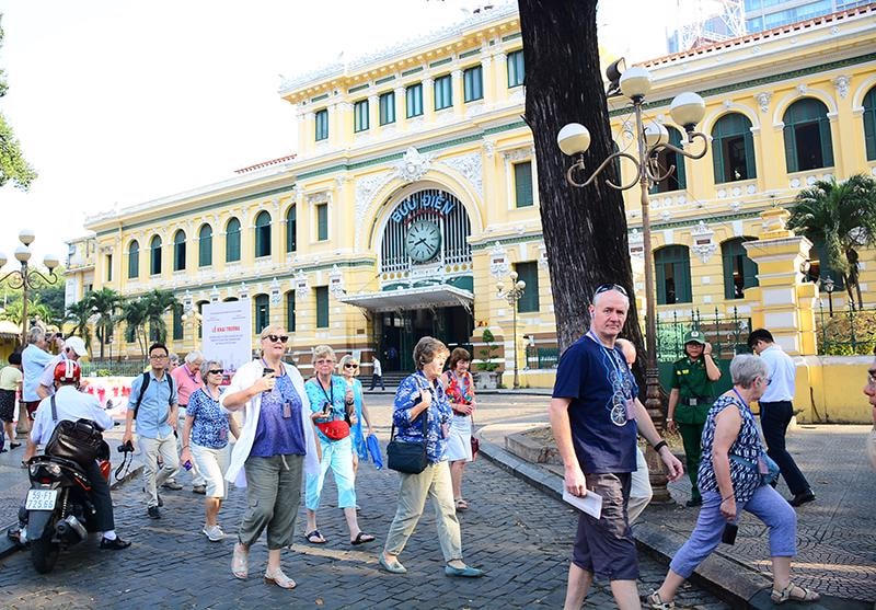 Khách du lịch quốc tế tới TP Hồ Chí Minh. Ảnh: Hoài Niệm.