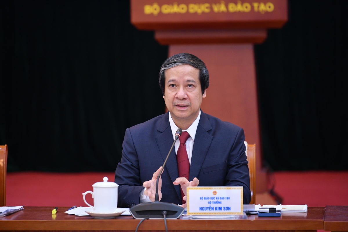 Bộ trưởng Bộ GDĐT Nguyễn Kim Sơn trao đổi tại buổi gặp gỡ.