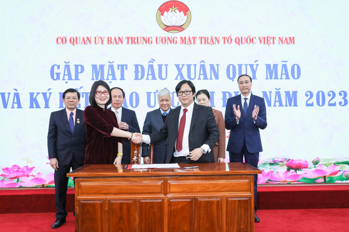 Các Ban, đơn vị trong Cơ quan UBTƯ MTTQ Việt Nam ký kết giao ước thi đua năm 2023.