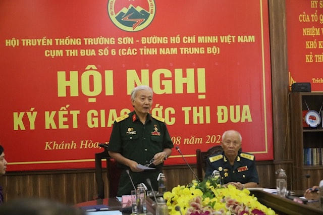 Ông Phạm Thành Long , Ủy viên Ban Thường vụ Hội Trường Sơn Việt Nam đang phát biểu tại hội nghị.