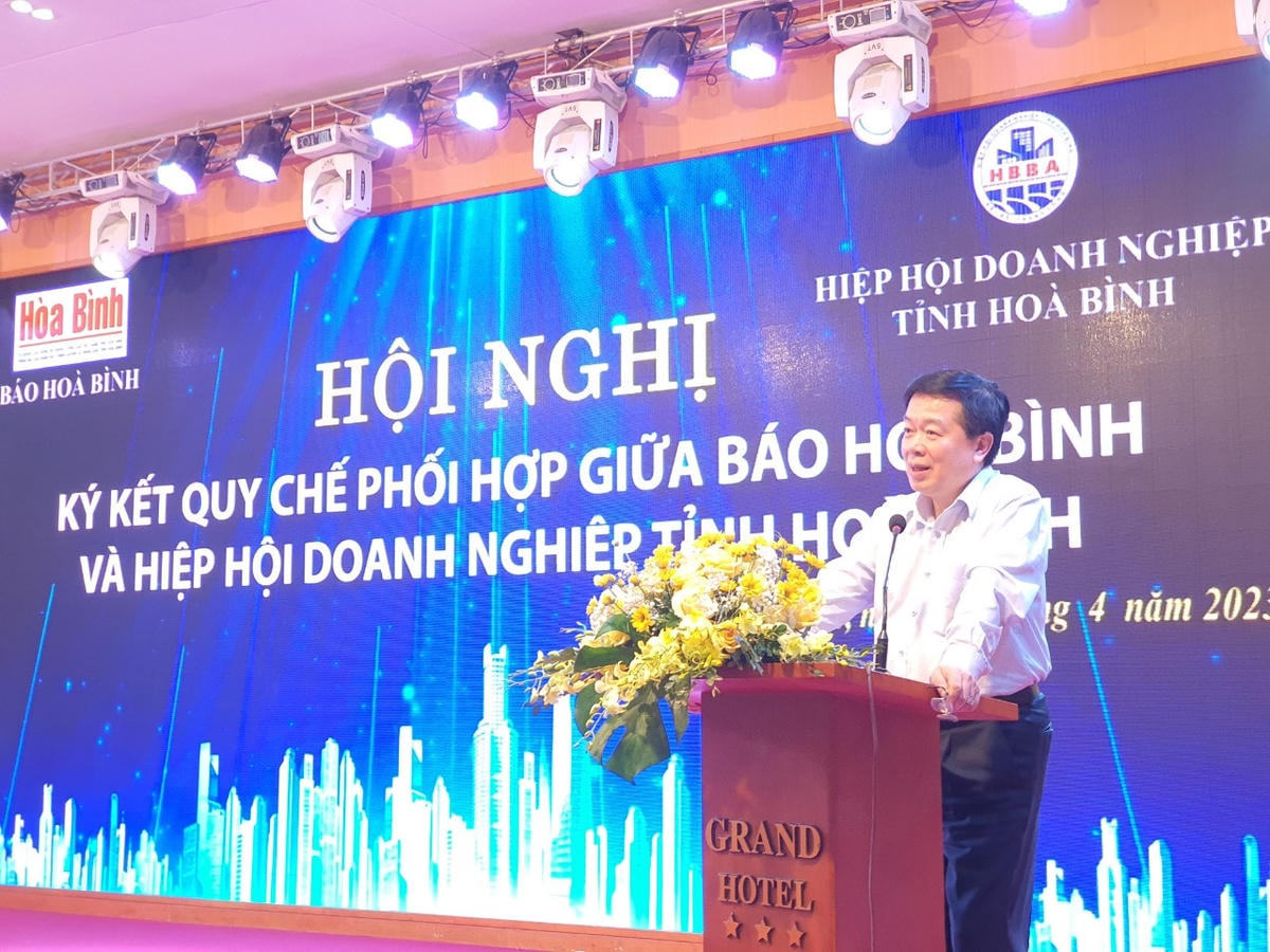 Ông Nguyễn Văn Chương, Phó Chủ tịch UBND tỉnh Hòa Bình phát biểu tại hội nghị.