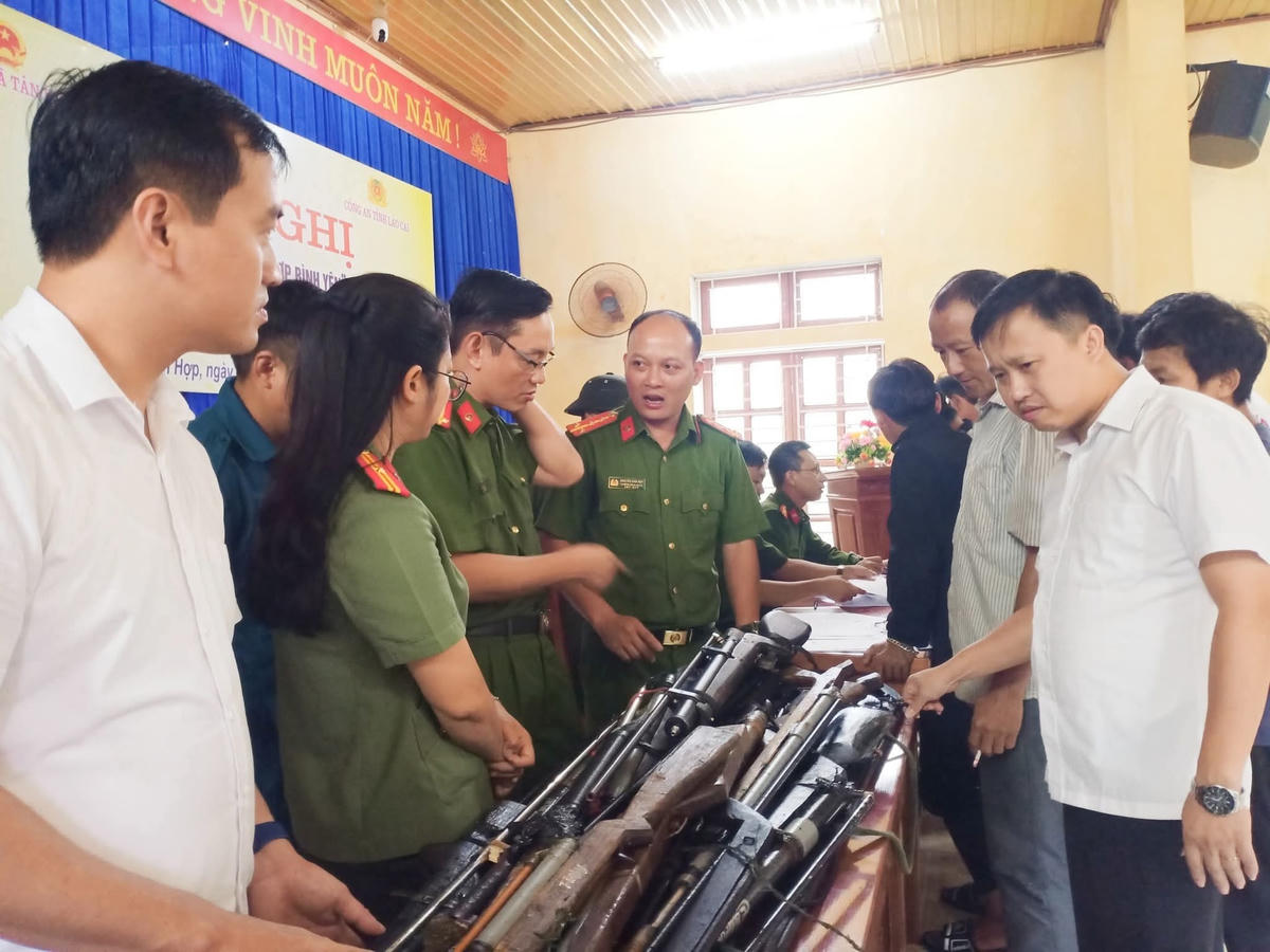 Chỉ 7 ngày đã thu hồi được hơn 80 khẩu súng và vật liệu nổ. Ảnh: Thu Nhài.
