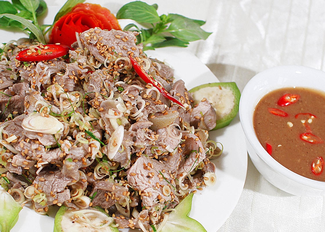 Món gỏi, đồ sống có nguy cơ nhiễm sán cao. Ảnh minh họa.