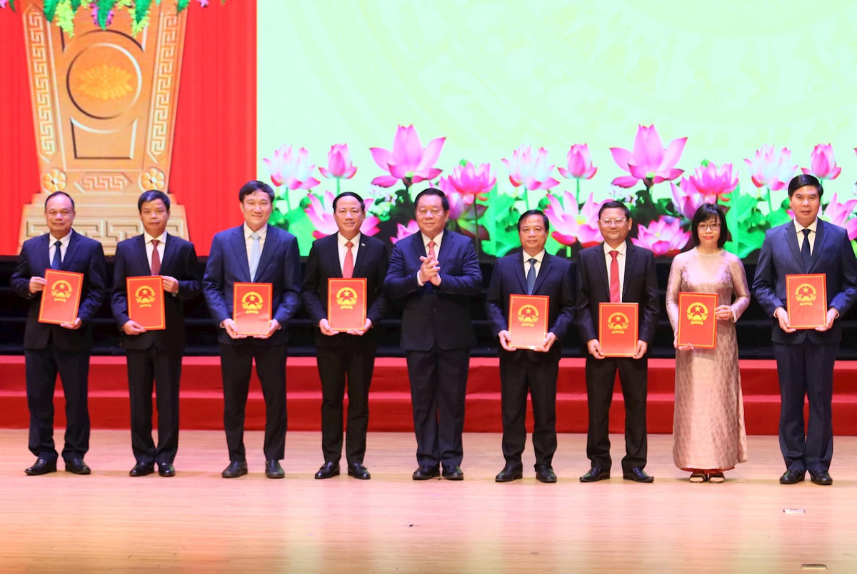 Trao Quyết định của Thủ tướng Chính phủ về chỉ định Chủ tịch, Phó Chủ tịch Ủy ban nhân dân tỉnh