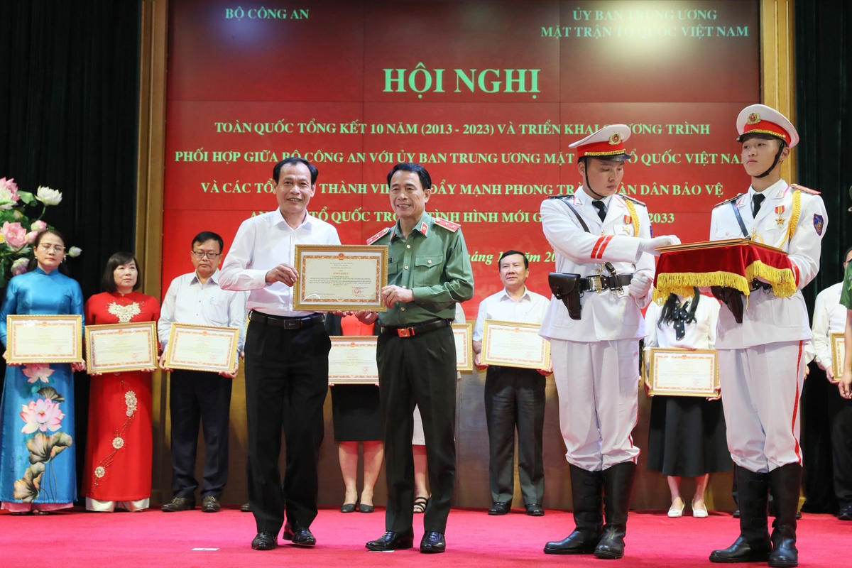 Ký kết chương trình phối hợp giữa Bộ Công an và UBTƯ MTTQ Việt Nam