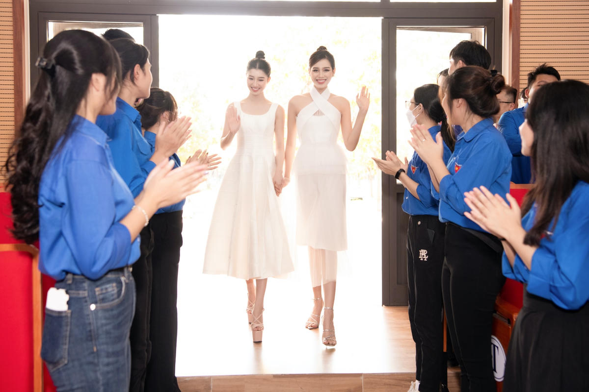 Cùng đọ sắc trong lần tuyển sinh, Đỗ Hà và Phương Nhi ghi điểm vì thần thái tư tin, cuốn hút. 