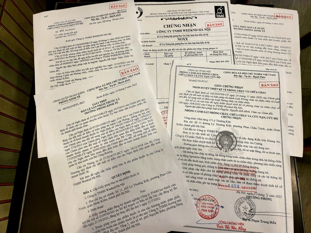 Hàng loạt văn bản của cơ quan chức năng Hà Nội cấp phép cho vũ trường 'trá hình' NOXX, đặc biệt là việc mở thí điểm hoạt động kinh doanh dịch vụ đến 2h sáng từ 19h ngày thứ Sáu đến 24h ngày Chủ nhật. 