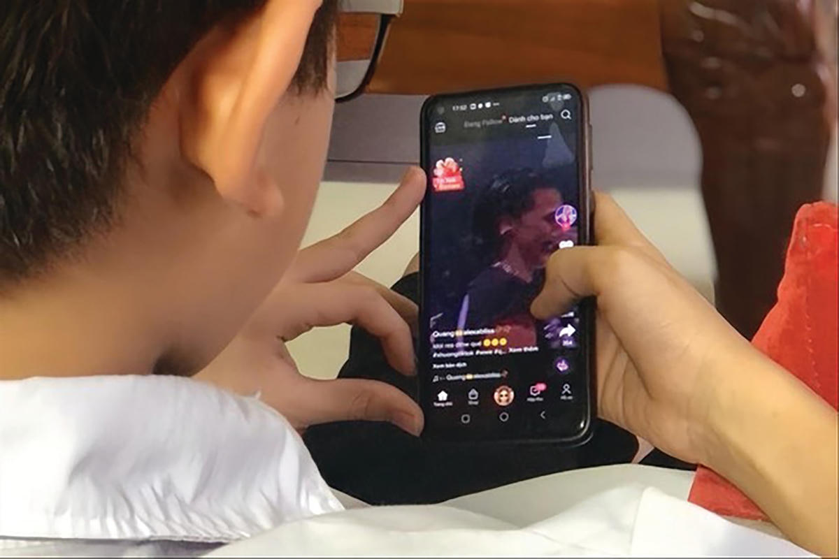 Cơ quan chức năng Việt Nam yêu cầu TikTok có giải pháp giới hạn thời gian dùng ứng dụng này của người dưới 18 tuổi.  