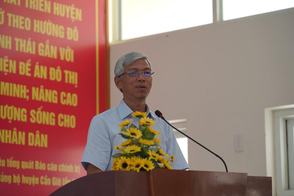 Ông Võ Văn Hoan, Phó Chủ tịch UBND TP HCM, phát biểu tại chương trình.