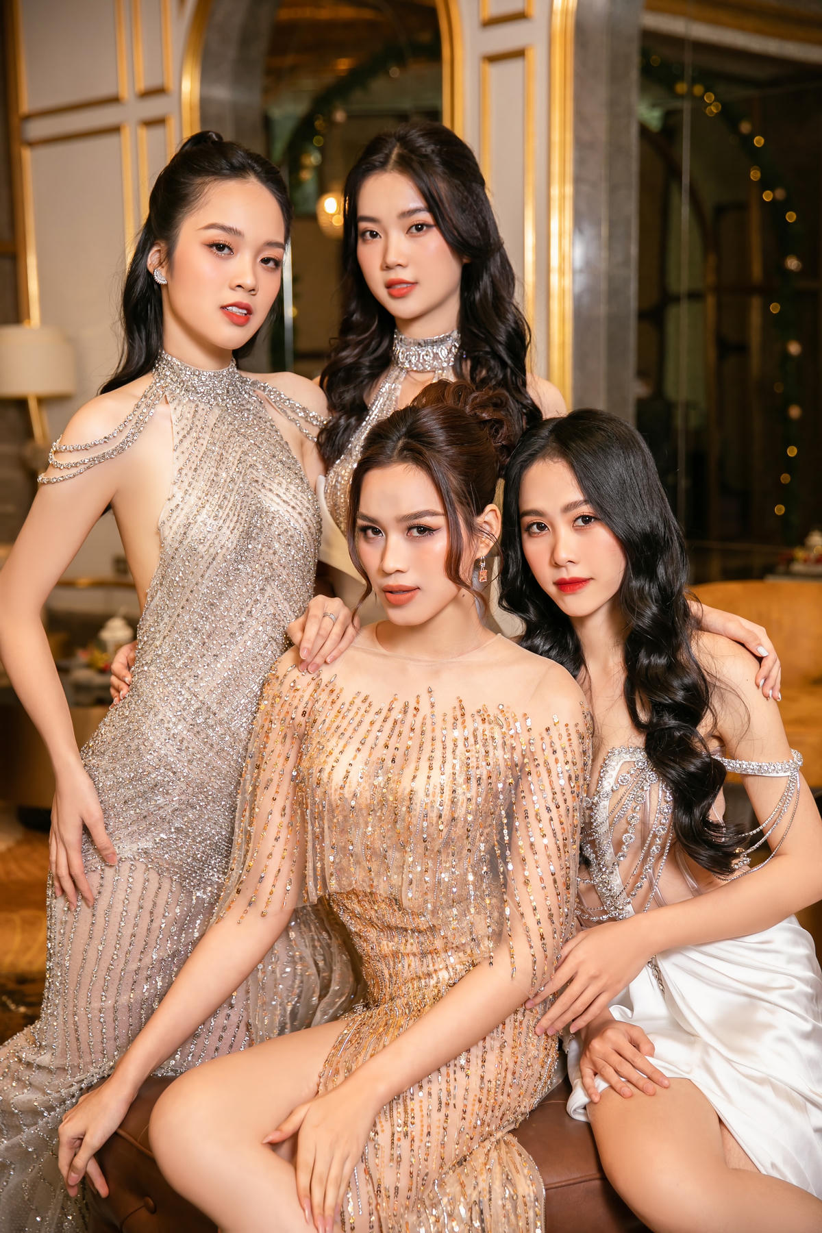  Là người đã theo dõi thí sinh Hoa hậu Việt Nam 2022 từ những ngày đầu, Hoa hậu Đỗ Thị Hà dành lời khen cho Top 3 Người đẹp tài năng cũng như trông đợi vào sự thể hiện của Top 35 trong vòng Chung kết toàn quốc. 