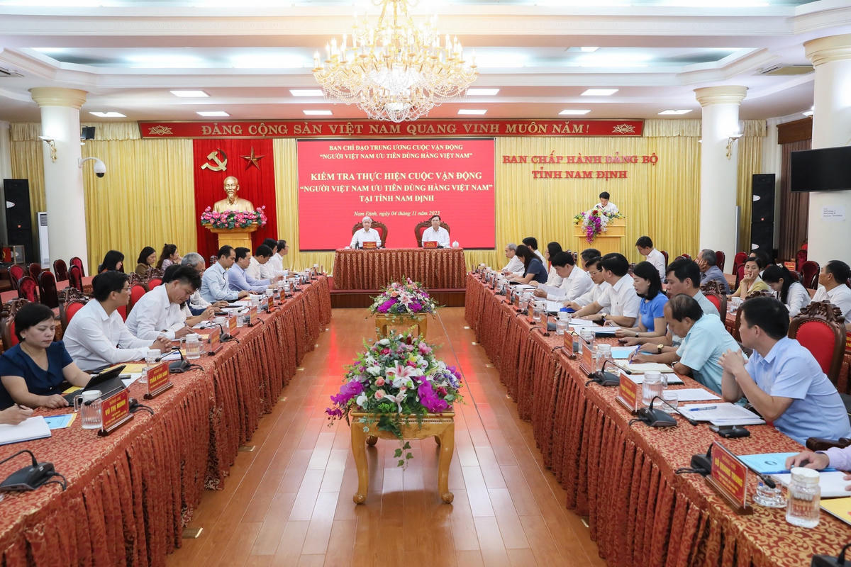 Quang cảnh buổi làm việc.. Ảnh Quang Vinh.