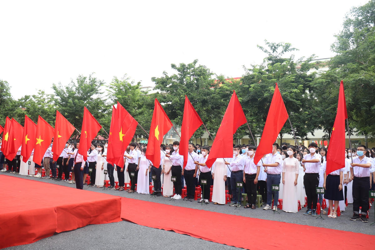 Hơn 1.000 học sinh Trường THPT chuyên Lam Sơn dự lễ khai giảng.  