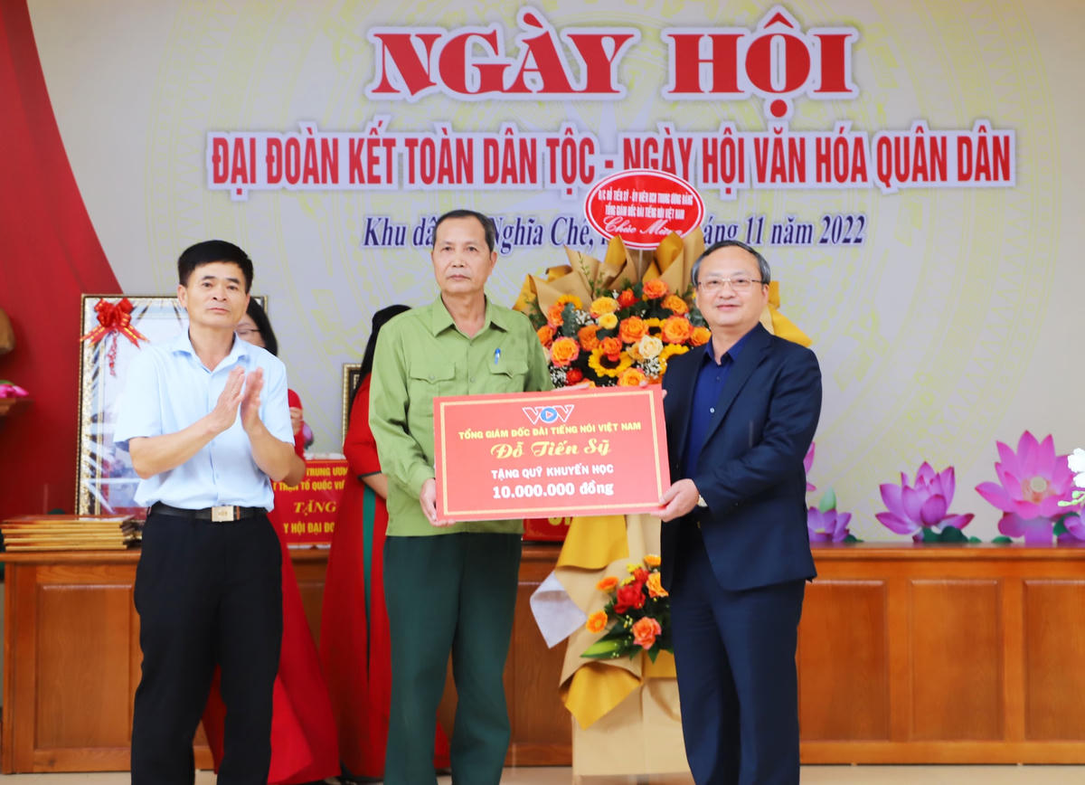 Hưng Yên: Ấm áp tình quân dân tại Ngày hội Đại đoàn kết thôn Nghĩa Chế