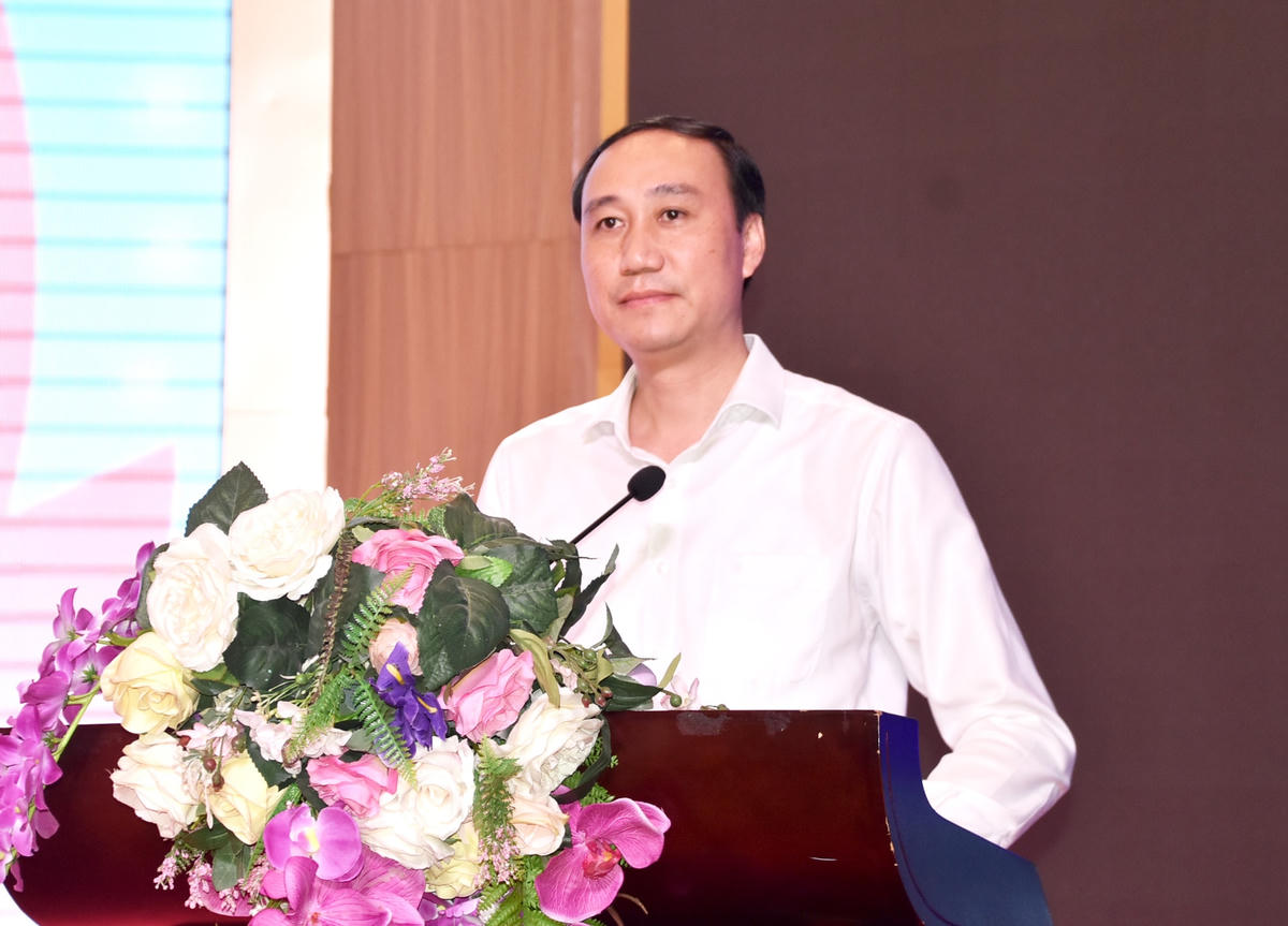 Phó Chủ tịch Phùng Khánh Tài phát biểu tại Hội thảo.