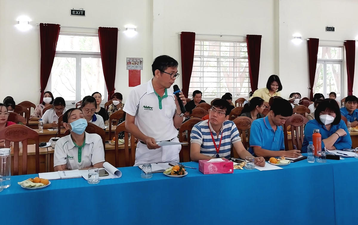 Ông Lưu Kim Hồng – Chủ tịch Công đoàn Công ty TNHH Nidec Việt Nam phát biểu ý kiến tại buổi đối thoại.