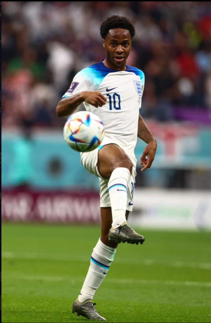 Sterling có thể trở lại Qatar cho trận tứ kết gặp Pháp vào ngày 11/12. Ảnh: Rex.