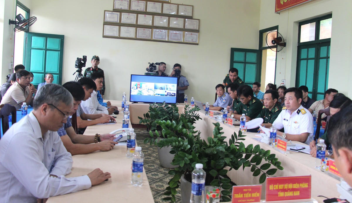Quang cảnh cuộc họp tại Sở chỉ huy tiền phương.