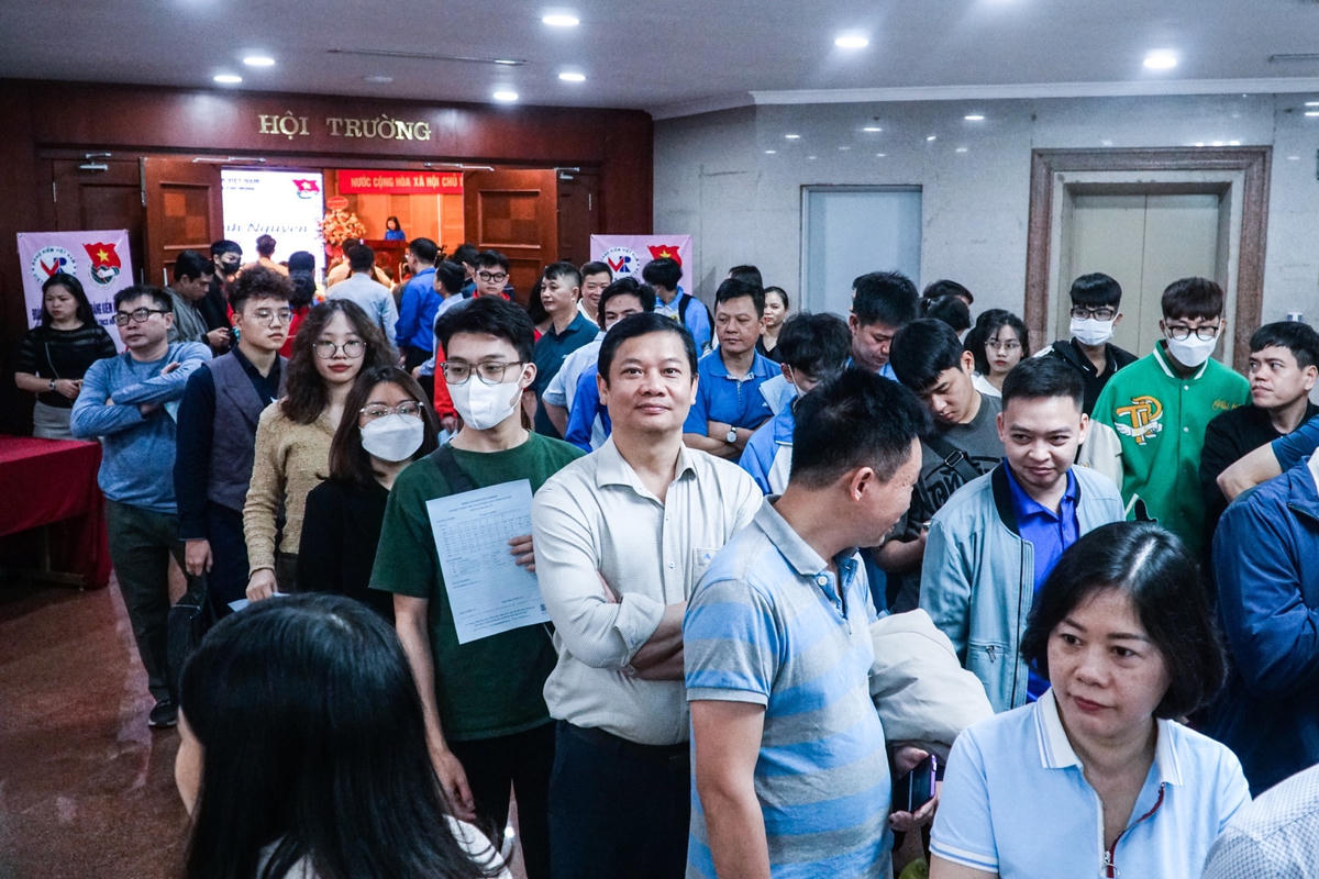 Đánh giá cao tinh thần xung kích, tình nguyện, thể hiện ý thức trách nhiệm của các đoàn viên thanh niên lĩnh vực Đăng kiểm GTVT đối với cộng đồng, ông Hải nhấn mạnh: “Mỗi lần hiến máu chúng ta có thể cứu sống được ít nhất 3 người bệnh đúng với thông điệp của Ngày hội “Giọt hồng hy vọng”. Với ý nghĩa đó, thay mặt cấp ủy Đảng, lãnh đạo Cục Đăng kiểm Việt Nam và Công đoàn Cục, tôi kêu gọi toàn thể cán bộ, công chức, viên chức, người lao động, đoàn viên thanh niên, đoàn viên công đoàn - những người có đủ điều kiện sức khỏe hãy tham gia hiến máu cứu người, chung tay vì sức khỏe cộng đồng”.