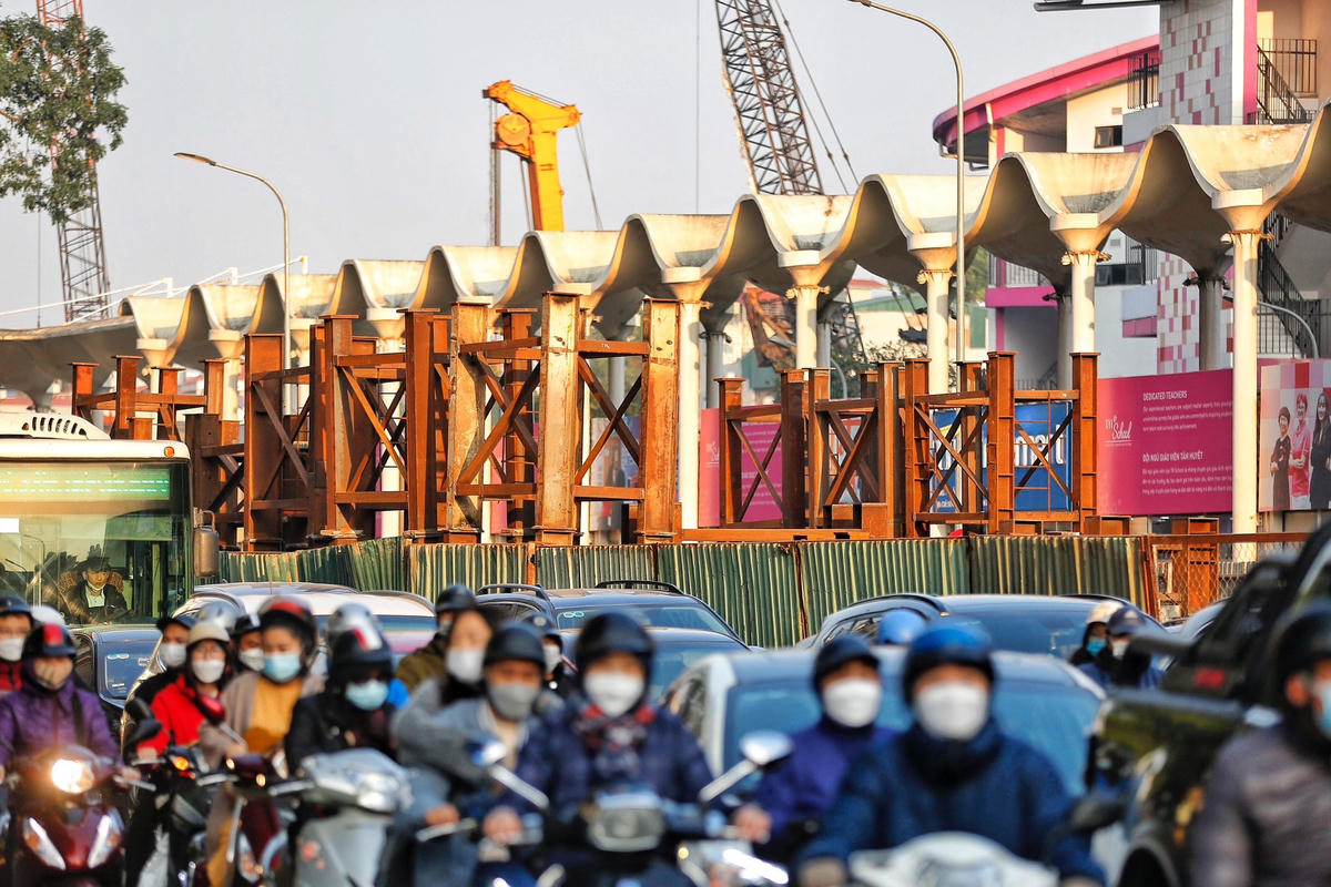 Anh Hà Văn Quân người dân sinh sống gần dự án cho biết: "Tuyến đường này có lưu lượng phương tiện khá đông đúc thường xuyên xảy ra ùn tắc vào giờ cao điểm. Tuy nhiên, nhìn thấy dự án bắt đầu rõ hình hài tôi càm thấy rất vui vẻ vì sắp thoát khỏi cảnh ùn tắc tại tuyến đường này."