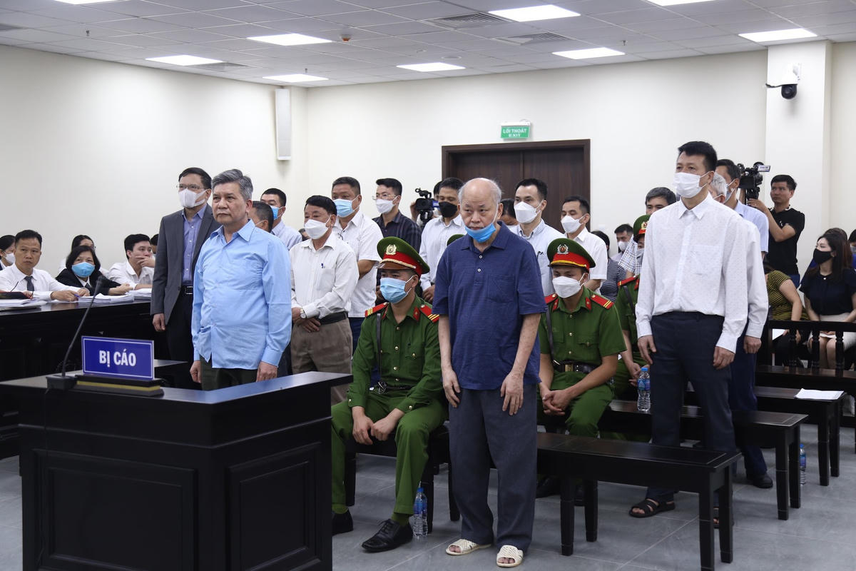 Các bị cáo tại phiên tòa sơ thẩm ngày 18/5.