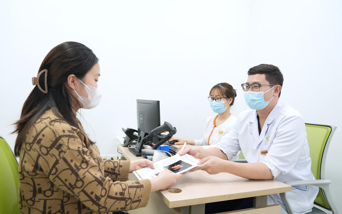 Mẹ bầu thăm khám tại Bệnh viện.