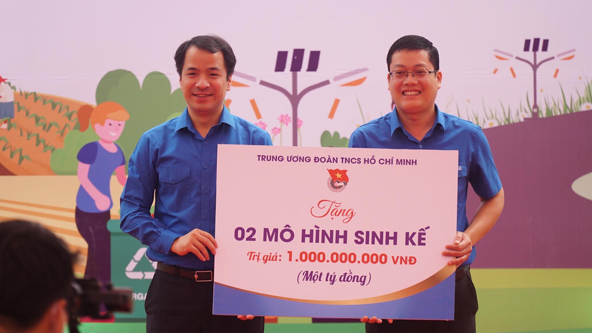 Trung ương Đoàn hỗ trợ Tỉnh Đoàn Thừa Thiên - Huế 2 mô hình sinh kế cho thanh niên trị giá 1 tỷ đồng.