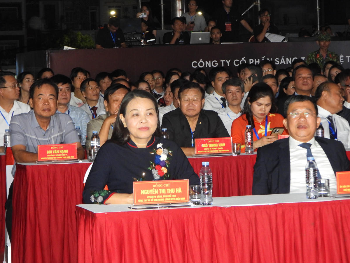 Bà Nguyễn Thị Thu Hà, Ủy viên Trung ương Đảng, Phó Chủ tịch - Tổng Thư ký Ủy ban Trung ương MTTQ Việt Nam dự buổi lễ.