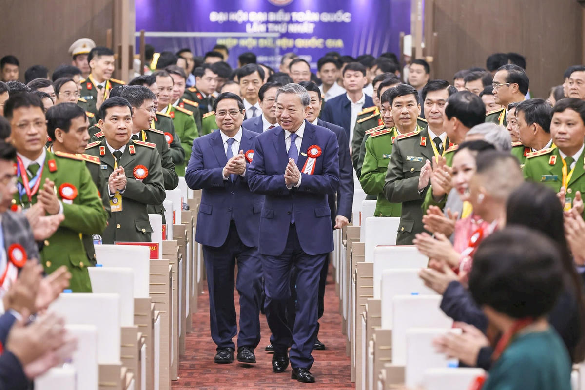 Tổng Bí thư Tô Lâm và Thủ tướng Phạm Minh Chính dự Đại hội lần thứ Nhất của Hiệp hội Dữ liệu quốc gia. Ảnh: Quang Vinh.