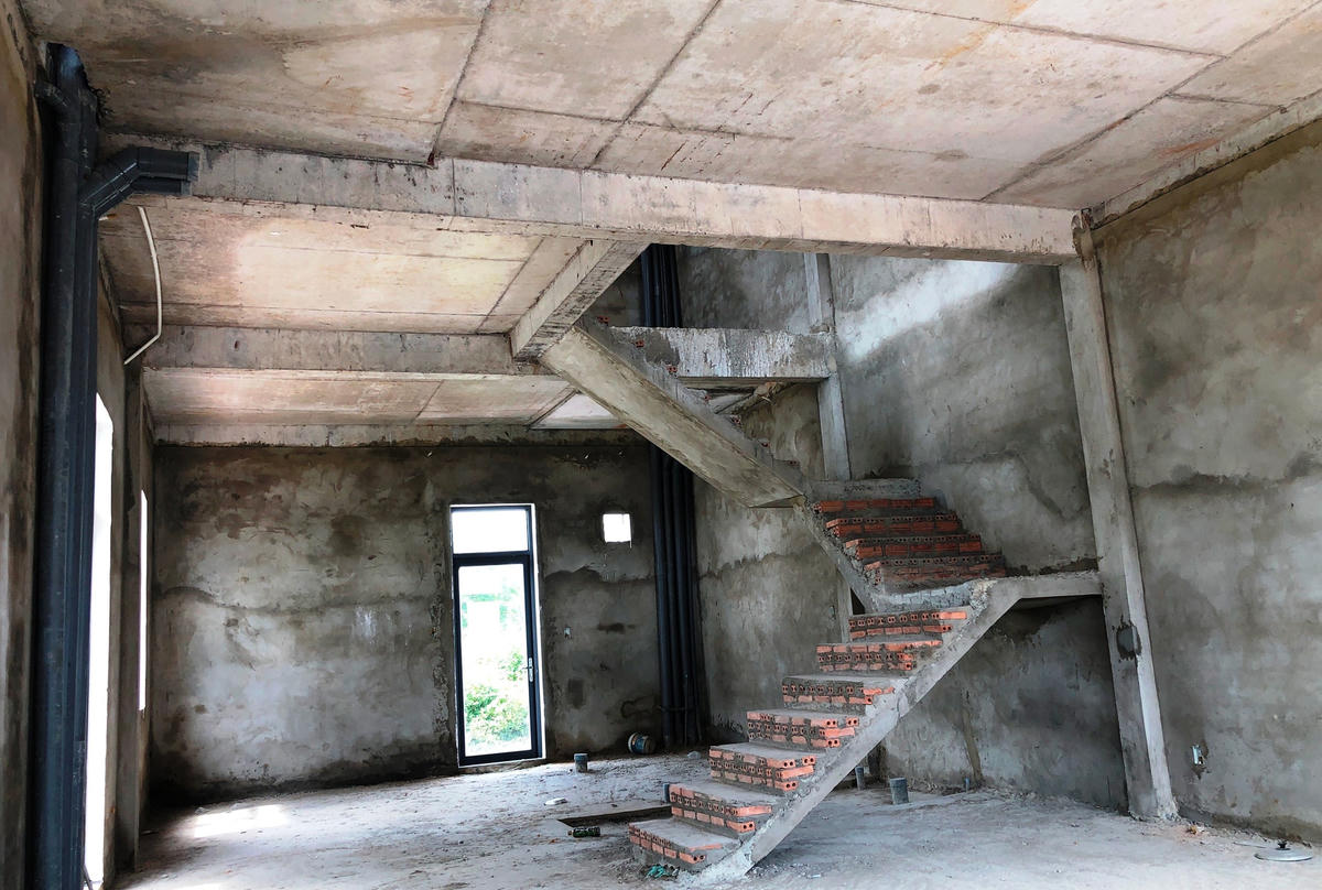 Bên trong một căn hộ đã làm xong phần thô tại dự án KDC Tân Thịnh. Ảnh: Mạnh Thìn.