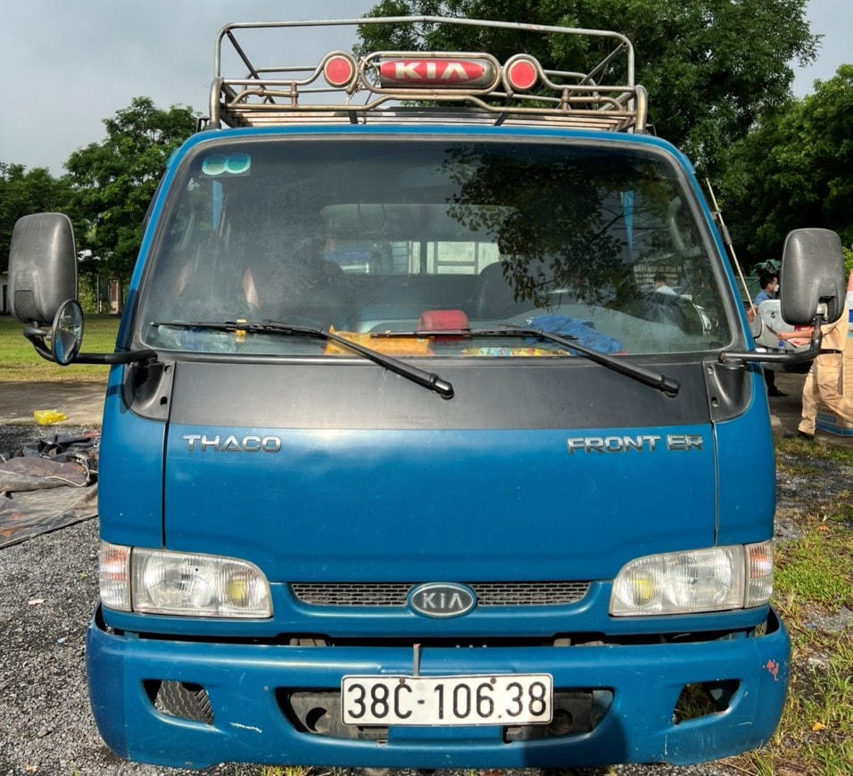 Tiến hành dừng và kiểm tra xe ô tải BKS 38C - 106.38…