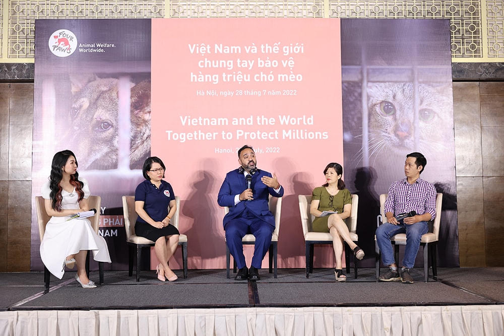 Các vị khách mời chia sẻ tại chương trình.
