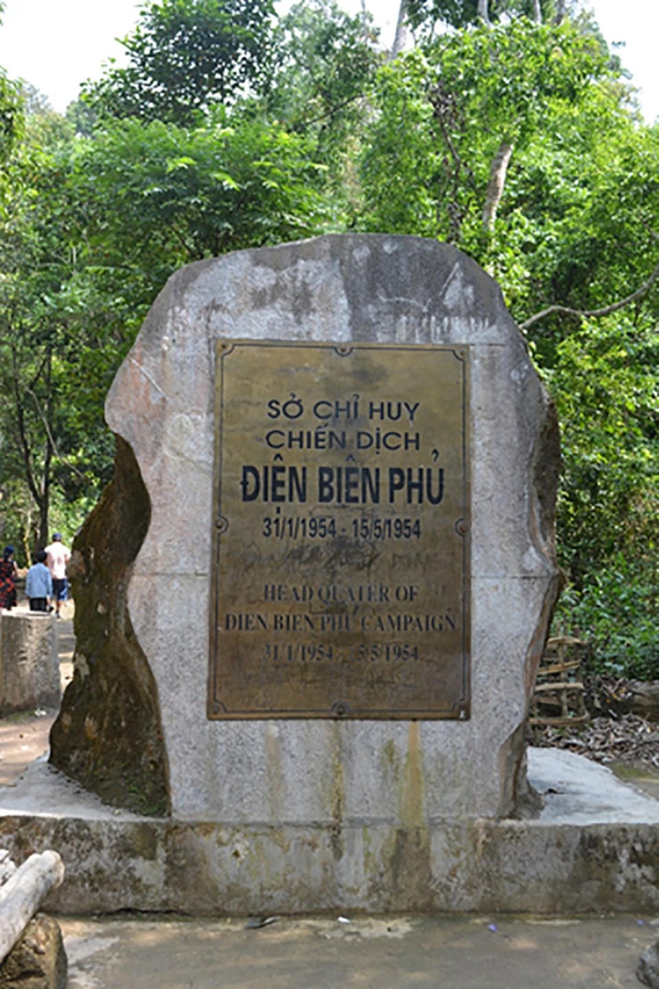 Bia Sở chỉ huy chiến dịch. Ảnh: Đăng Anh.