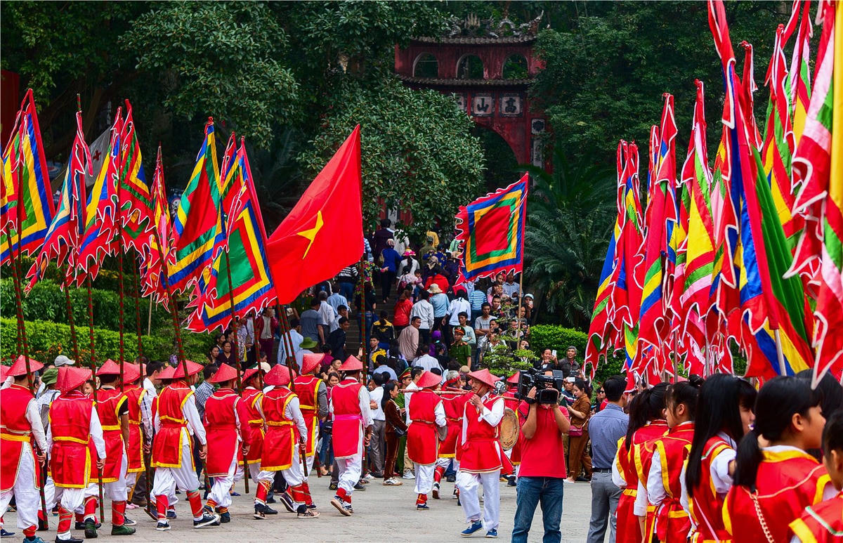 Tưng bừng lễ hội Đền Hùng.