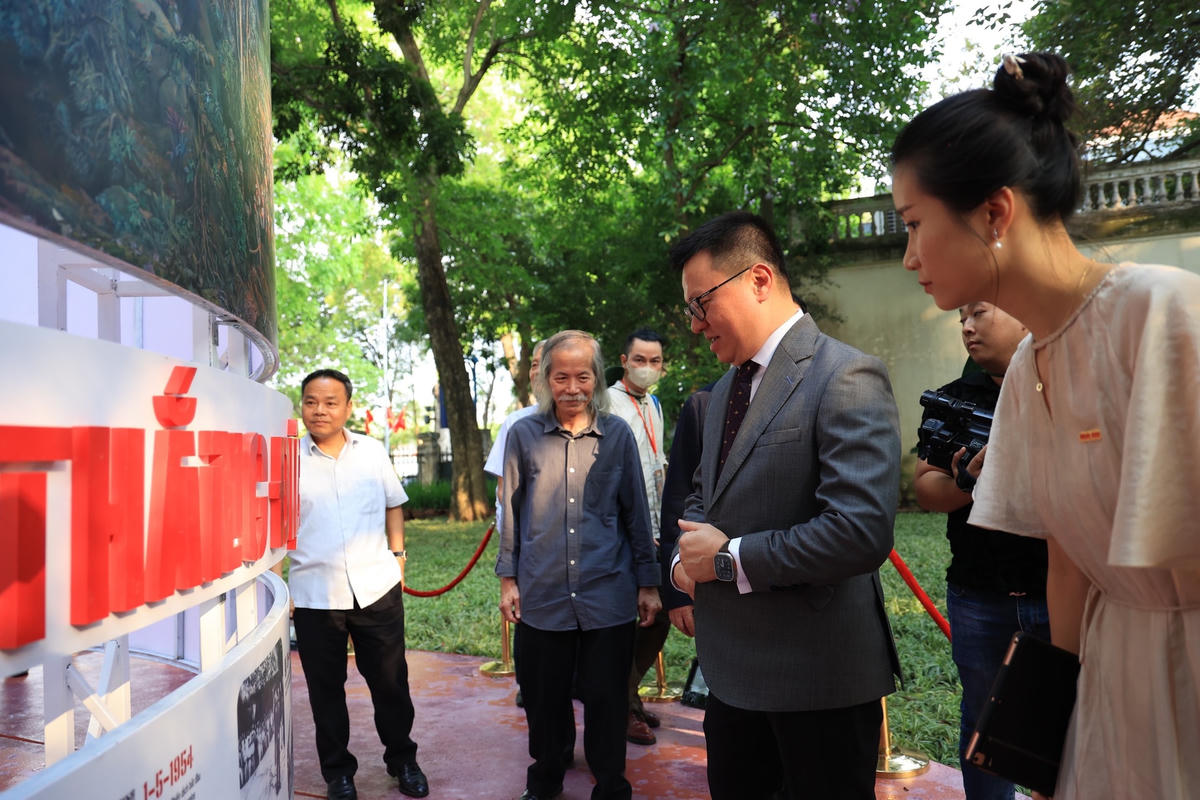 Tận mắt chiêm ngưỡng tranh panorama