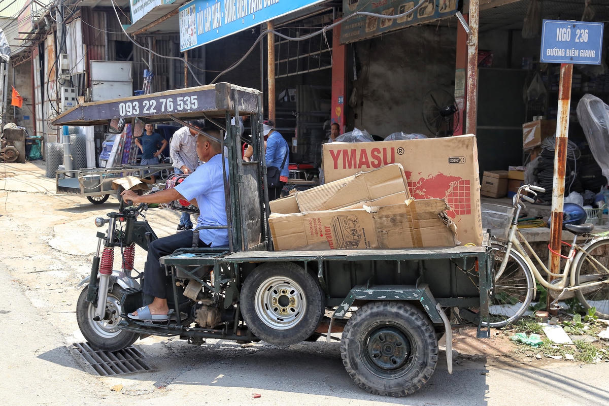 Mất điện, dân Thủ đô chi tiền triệu đổ xô đi 'sắm' máy phát điện