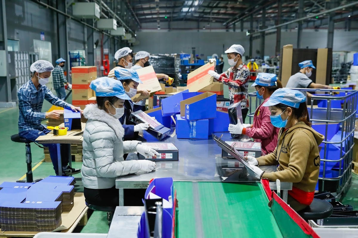 Các doanh nghiệp hiện đang đau đầu với bài toán giá nhiên liệu tăng.     Ảnh: Quang Vinh