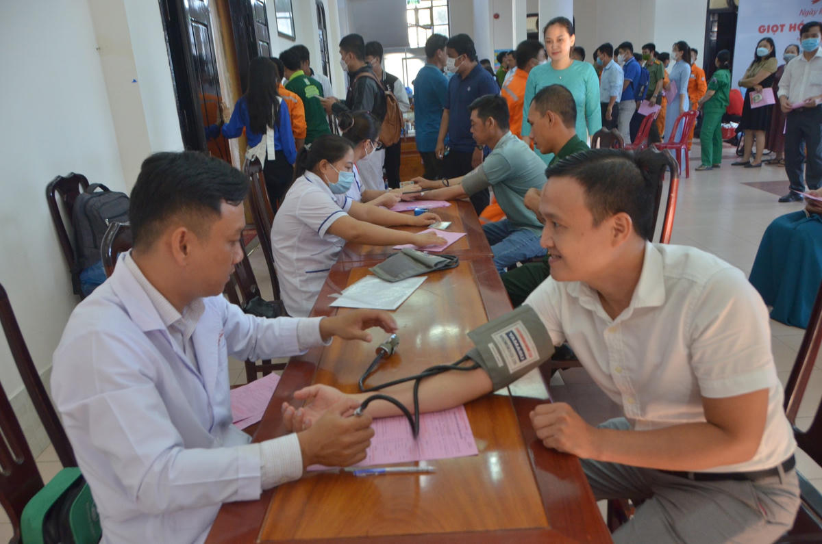 Các hoạt động từ khai báo y tế, đăng ký tham gia, kiểm tra sức khỏe, chờ đến lượt hiến máu và sau hiến máu được thực hiện nghiêm túc.
